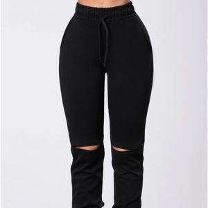 ⚡️Only Vibrations Pants- Black